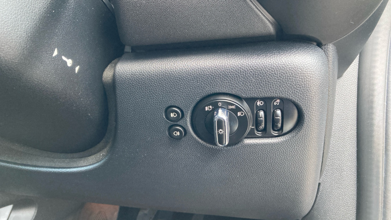 MINI Hatchback 1.5 Cooper D 3dr Diesel Hatchback